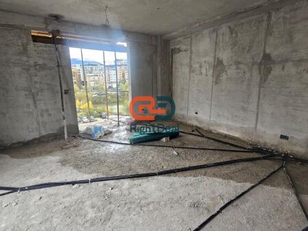 Tek Liqeni I Thate, Shitet Super Apartament 2+1+2, Me Pamje Spektakolare !!