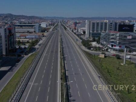 SHITET TOKE 3000 M² ME KAPANON PRANE CASAITALIA 2,300,000 €