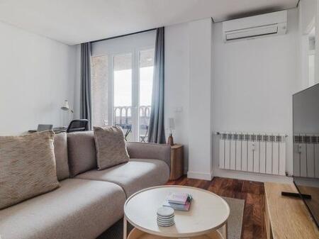 Apartament Me Qera 1+1 tek Shkolla e Kuqe (ID B2101349) Tirane