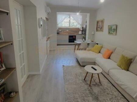 Shitet Apartament 1+1, Rruga “Tefta Tashko Koço”, Tiranë – pranë Pazarit të Ri