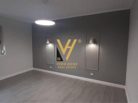 JEPET ZYRE 59 M2 ME QERA TE SHKOLLA E KUQE 500 EURO