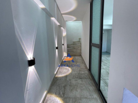 AMBJENT BIZNESI ME QIRA 90 M² "TIRANE ,RRUGA 4 DESHMORET " 800 EURO