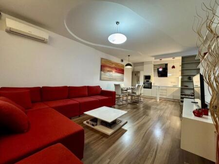 super apartament me qira tek komuna e Parisit