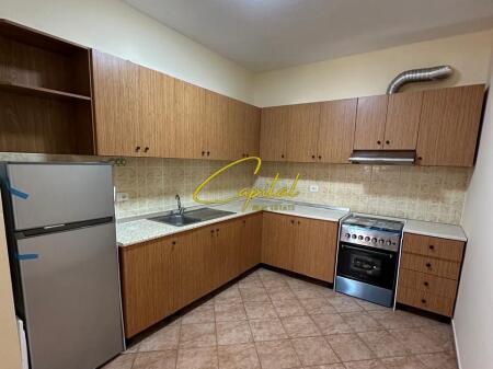 UFFICIO IN AFFITTO 118 M2 COMUNE DI PARIGI 70.000 LEKE