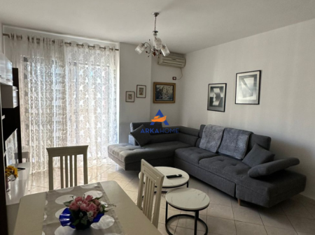 JEPET APARTAMENT ME QERA 2+1+2 "UNAZA E RE,PRANE BOHEM" 500 EURO