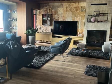 Jepet me Qira Penthouse 4+1+3+garazhd Liqeni i thate