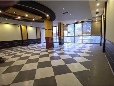 Jepet me Qira Dyqan Buze Rruge Kryesore, Kamez !