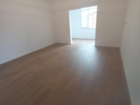 Shitet apartament 1+1 tek Myslym Shyri prane Someg!