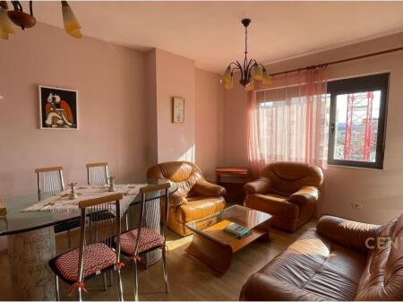 Jepet me Qira Apartament 1+1 ne Qender prane 9 Kateshet