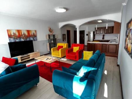 📌Jepet me qira apartament 2+1 📍ne Rrugen e Kavajes!