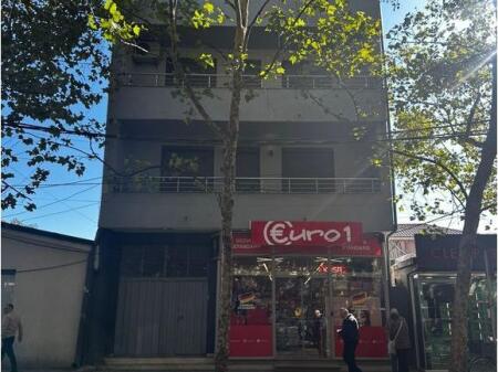 WE SELL A 4-STORY COMMERCIAL BUILDING IN THE CENTER OF XHAMLLIK 1,360,000 €