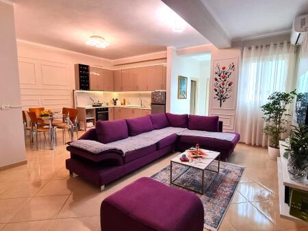 Apartament i bollshëm me një dhomë gjumi dhe tarracë në zonën e BULEVARDIT