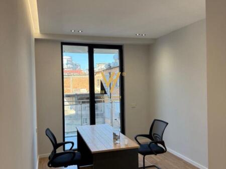 JEPET ZYRE 70 M2 ME QERA TE MINE PEZA 700 EURO