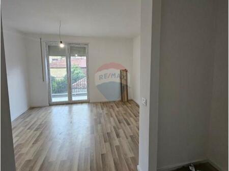 Shitet Garsoniere tek Shkolla e Baletit !