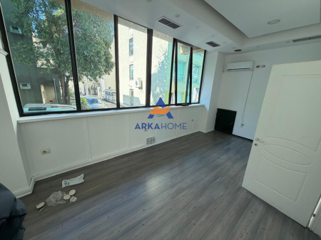 JEPET AMBIENT ZYRE ME QERA 150M2 "NE VASIL SHANTO" 1500 EURO