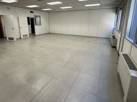 Ufficio in Affitto in Via Durazzo (ID BZ2744) Tirana