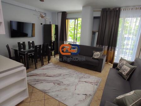 Tek Rruga Hoxha Tahsim, Jepet Me Qira Apartament 2+1 I Mobiluar !!!