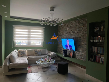 VENDESI APPARTAMENTO 2+1+2 BALCONI "FRESK,KODRA MBI THESARIN E BANKES E SHQIPERIS" 157.000 EURO