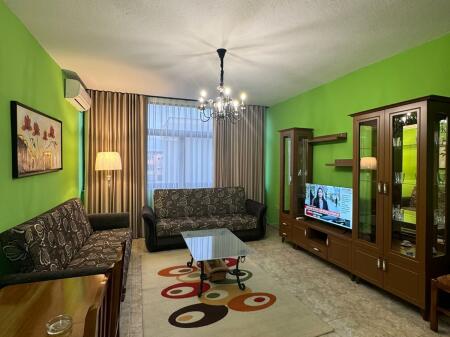 🏢Via Ferit Xhajko, dopo la Tirana Bank, si affitta appartamento 1+1 arredato. 500 Euro