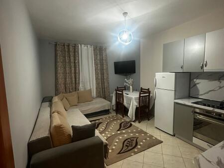 🏡 APARTAMENT ME QERA 1+1 – Plazh, përballë Florides, Durrës