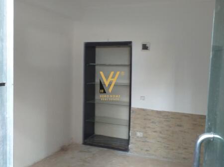 SHOP 20 M2 FOR RENT ON DIBRA STREET 250 EURO