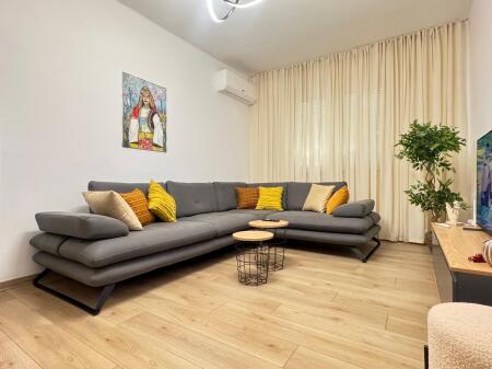 APARTAMENT 2+1 PER QERA TEK KAFE FLORA