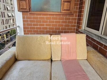 Apartament 1+1, Bulevardi i ri, te kompleksi ”Usluga”, 800Euro/muaj