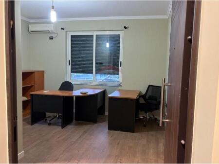 Ufficio in affitto a Bllok !