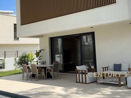 SHESIM VILE PREMIUM ME PISHINE NE SAN PIETRO RESORT, GJIRI I LALZIT