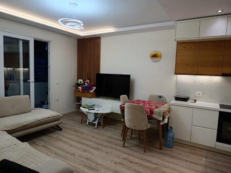 Apartament 1+1 prane Square 21!