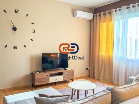 Prane Rruges Se Barrikadave, Shitet Apartament 1+1+Post Parkimi, Mundesi Ideale Investimi !!