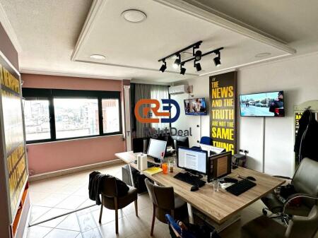 Okazion!! Ne Bllok, Buze Rruges Kryesore Shitet Apartament 3+1, Mundesi Ideale Investimi !!