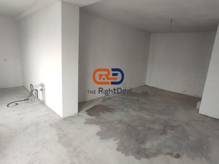 Tek Ali Demi, Shitet Apartament 2+1+2 Me Verande Te Bollshme !!!