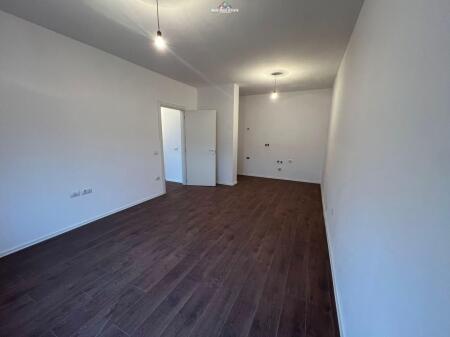 Zyre Me Qera 2+1+2 Tek Pazari i Ri (ID BZ2745) Tirane
