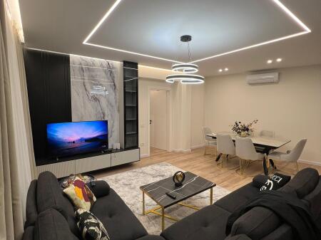 Shitet Super Apartament 1+1+Verande 330.000€  Rruga Mine Peza , Qender