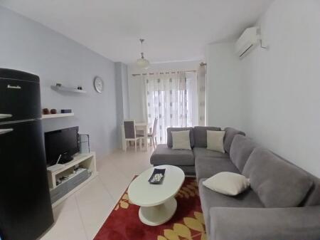 Jepet Me Qera Apartament 1+1+1 Ballkon