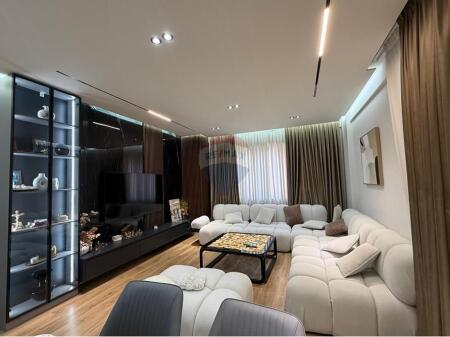 Shitet Apartament 3+1+2 në Astir