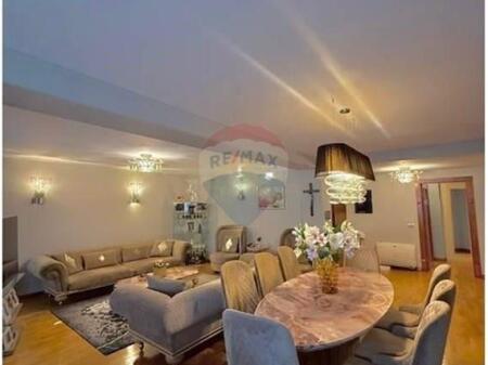 🏡Shitet Apartament 3+1+2 | 📍Bulevardi Zogu I