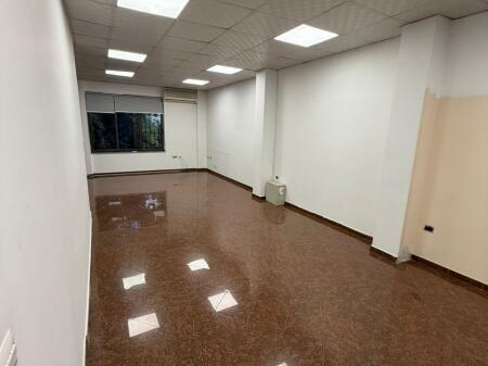 🏢 Shitet Godinë 3-Katëshe në Myslym Shyri – Perfekte për Biznes