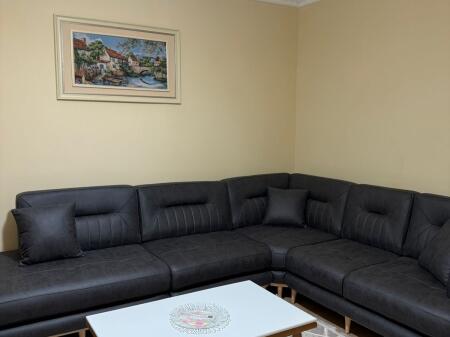 Jepet 2+1,i mobiluar prane shkolles ali demi,cmimi 600 euro