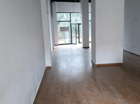 Jepet me qira ambient komercial, 139 m² – Afer Kompleksit Jolla | 1,500 €/muaj