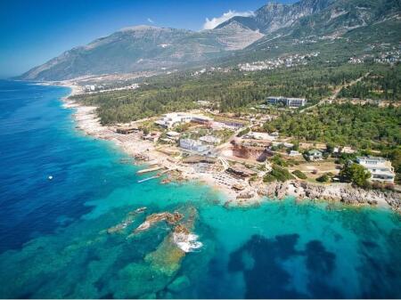 Godinë me 5 apartamente për shitje në Dhërmi !