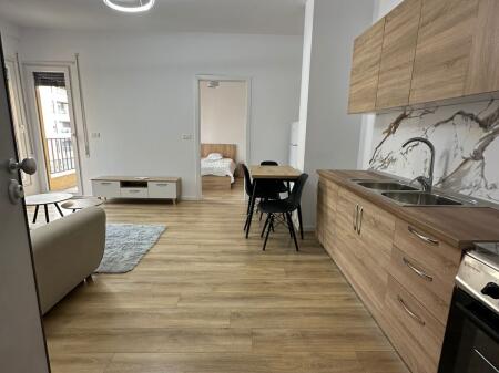 apartament me qira 2 minuta nga Pazari i Ri