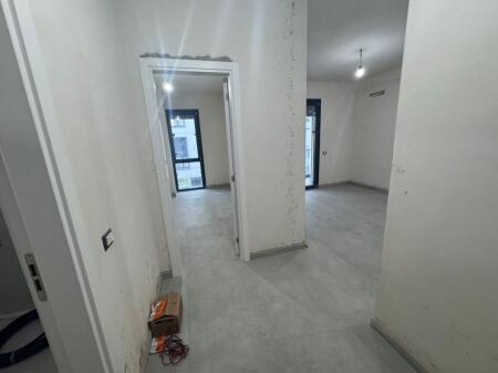 apartament me post parkimi me qira tek Liqeni i Thate