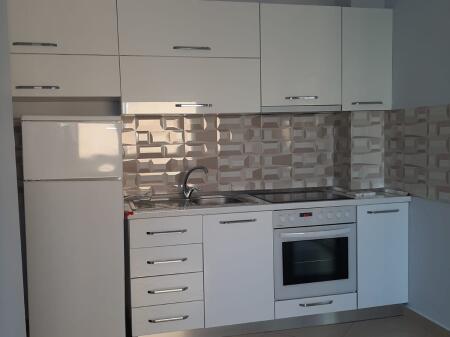 📌 Jepet me qira apartament 2+1 pranë Toptanit