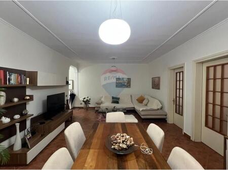 Apartament 2+1 Komuna e Parisit për shitje !