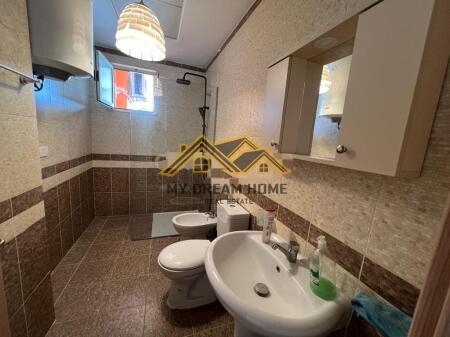 SHITET APARTAMENT 1+1 ME KUZHINE TE VECUAR +VERANDE NE PLEPA KOMPLEKSI ROTONDO !