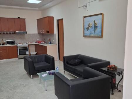 2+1,i mobiluar te ambasada greke rruge e kavajes,700 eueo,zyre ose banim