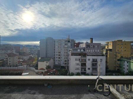 SHITET APARTAMENT 2+1+2 NE PAZARIN E RI