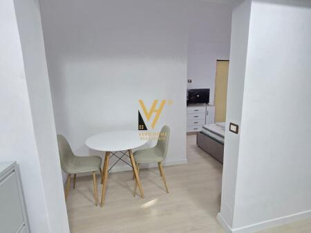 JEPET GARSONIERE ME QERA NE QENDER 50.000 LEKE